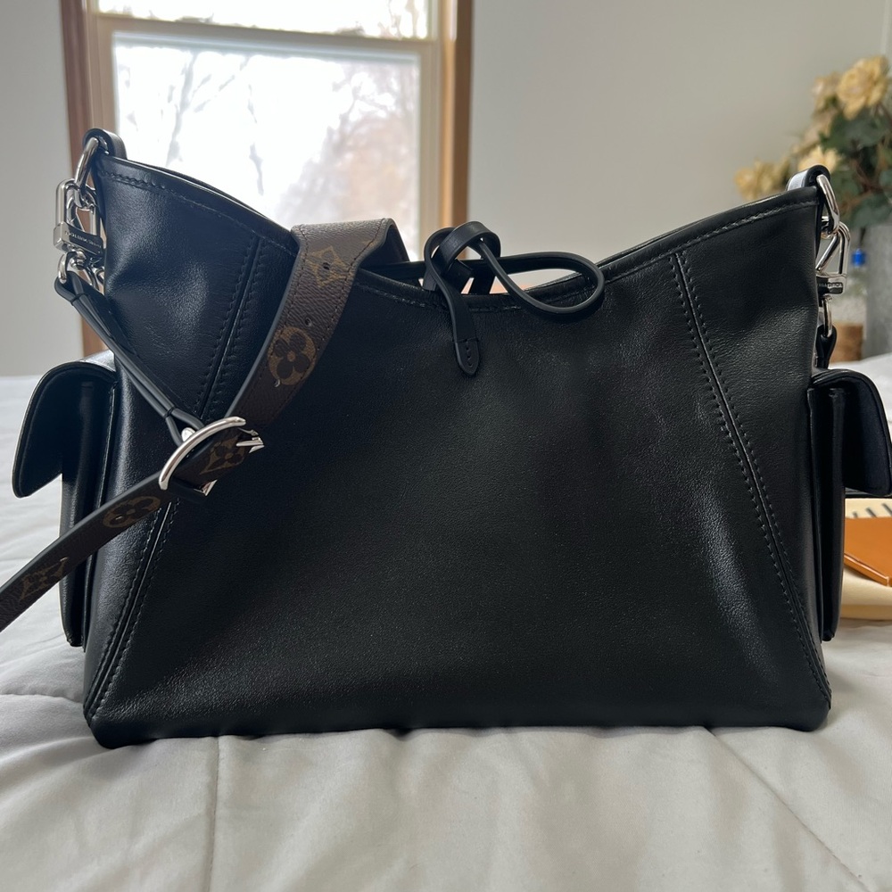Black Leather Shoulder Bag with Monogram Strap - Picture 5 of 11